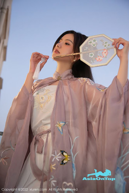 XIUREN No 4945 – Jiu Shi A Zhu A (就是阿朱啊)