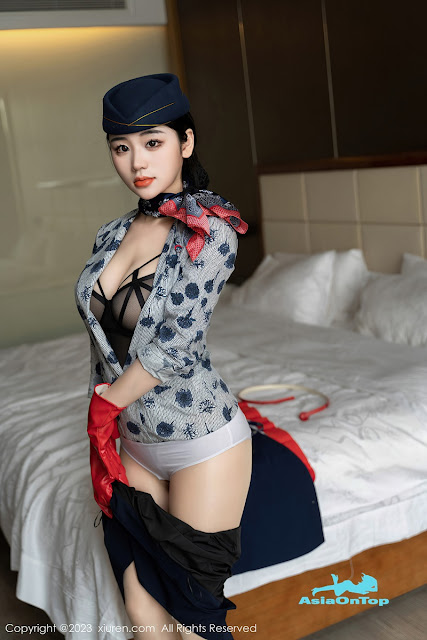 XIUREN No 6790 – Xi Xi Ai Chi Cao Mei (汐汐爱吃草莓)