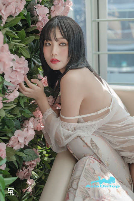 SAINT Photolife – Yuna: BLOOM Vol.01