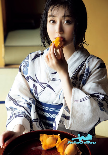 Friday 新藤まなみ 濡れて火 照る裸身アザーカット付きManami Shindo Wet and burning naked body with other cut