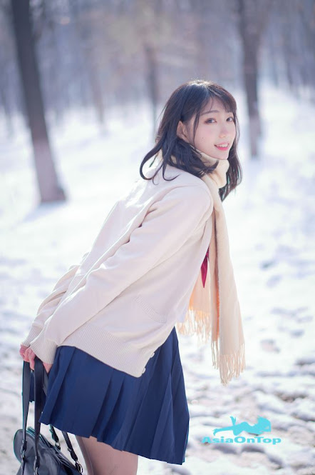 Coser@周叽是可爱兔兔 Vol.028: 雪景JK Snow JK