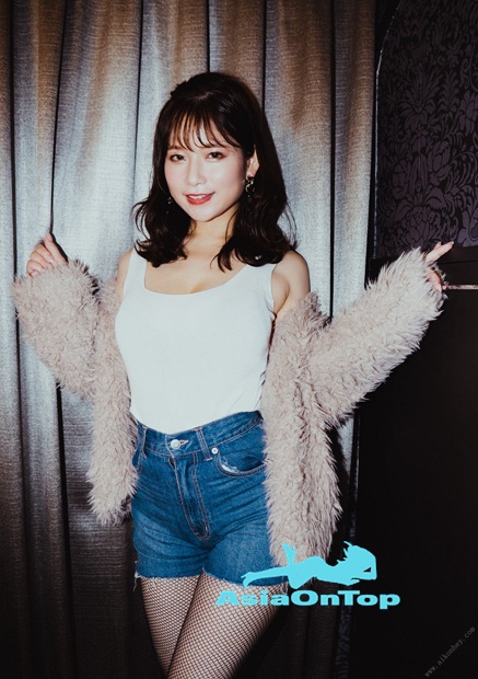 Photobook 2022-02-08 Rena Momozono 桃園怜奈 Escape