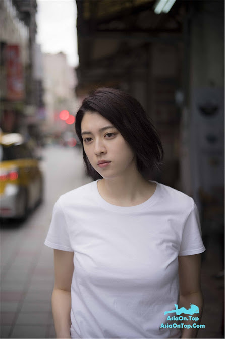 Photobook 2018-04-15 Ayaka Miyoshi 三吉彩花 – Across The Sky