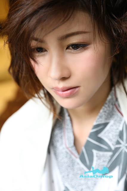 Post Digital Photo 2019-08-19 Suzume Mino 美乃すずめ Mino Woman of Kobe 神戸の女 美乃