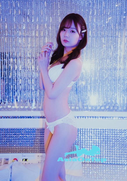 Photobook Miru Sakamichi 坂道み Escape 2021-12-10