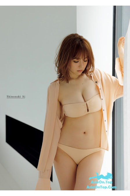 Photobook Ai Shinozaki 篠崎愛 – Transcendence Glamorous