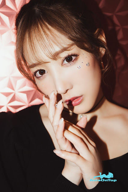 Photobook Konan Koyoi 小宵こなん Escape No Watermark