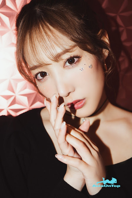 Photobook Konan Koyoi 小宵こなん Escape No Watermark