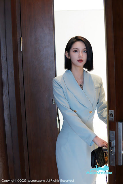 XIUREN No 6885 – Qiao Yi Yi (乔一一)