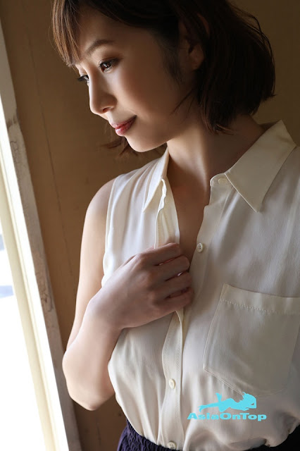 Photobook Misumi Shiochi 塩地美澄 Sensual Trip with Japan No.1 Pheromone Beauty Ana