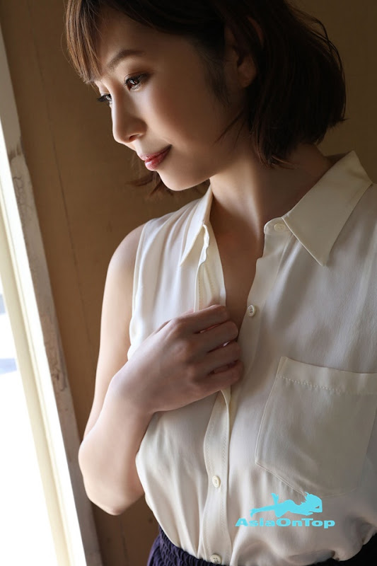 Photobook Misumi Shiochi 塩地美澄 Sensual Trip with Japan No.1 Pheromone Beauty Ana