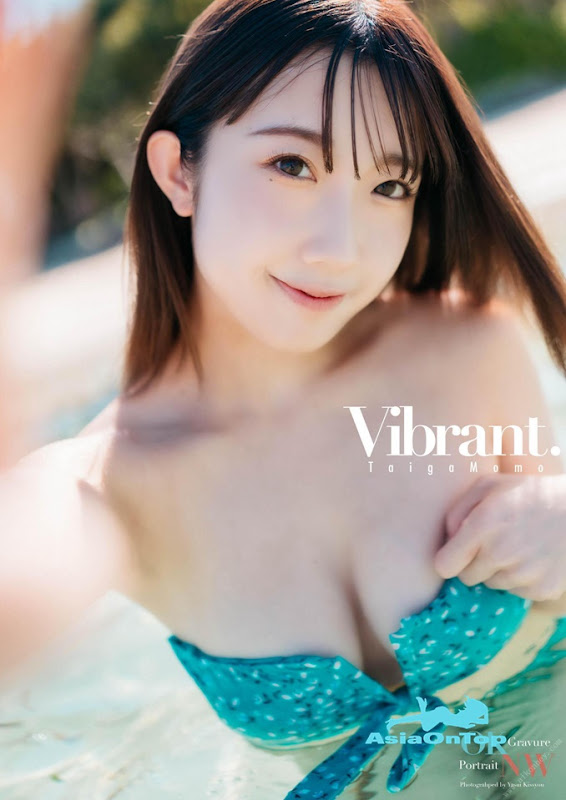 Photobook Momo Taiga 大河もも Vibrant. 2021-12-28 B