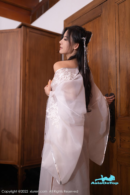 XIUREN No 5573 – Jiu Shi A Zhu A (就是阿朱啊)