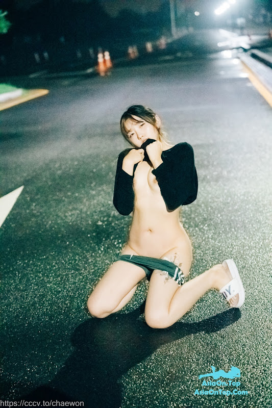 Loozy SonSon 손손 – Public Toilet