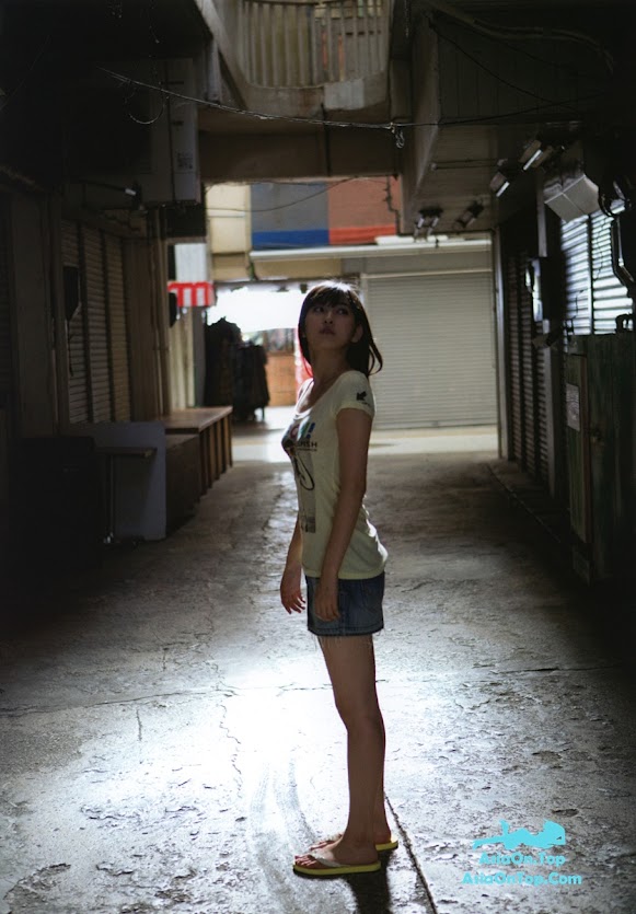 Akari Uemura 植村あかり 写真集 AKARI