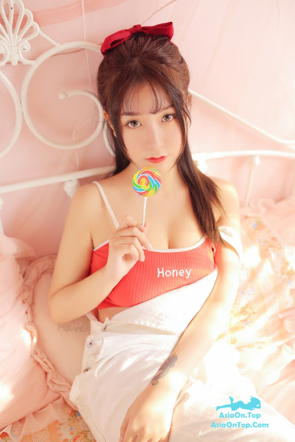 Coser@Mao Jiu Jiang Sakura (猫九酱Sakura): 红色吊带 Red suspenders