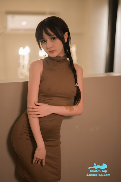 Coser@您的蛋蛋: 凸点棕裙 Brown skirt with raised points
