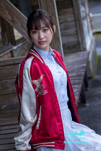 Graphis Akari Mitani 美谷朱里 – Vermilion