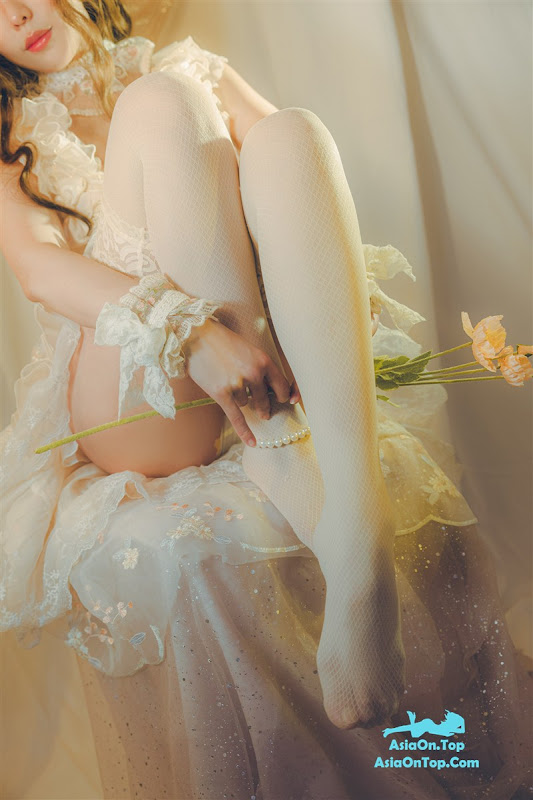 Coser@Ely_eee (ElyEE子) – Red panda~Lingerie 小熊貓古典蕾絲