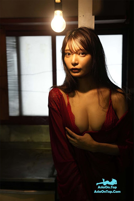 Young King Bull 2023.12 似鳥沙也加