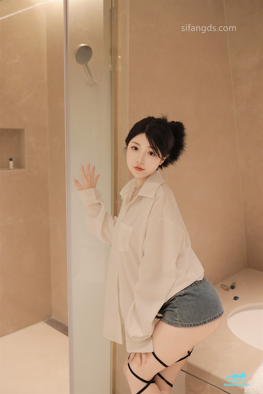 XR Uncensored Chen Xiao Hua 陈小花 – R18 秀人网模特 浴室中的激情 Part01