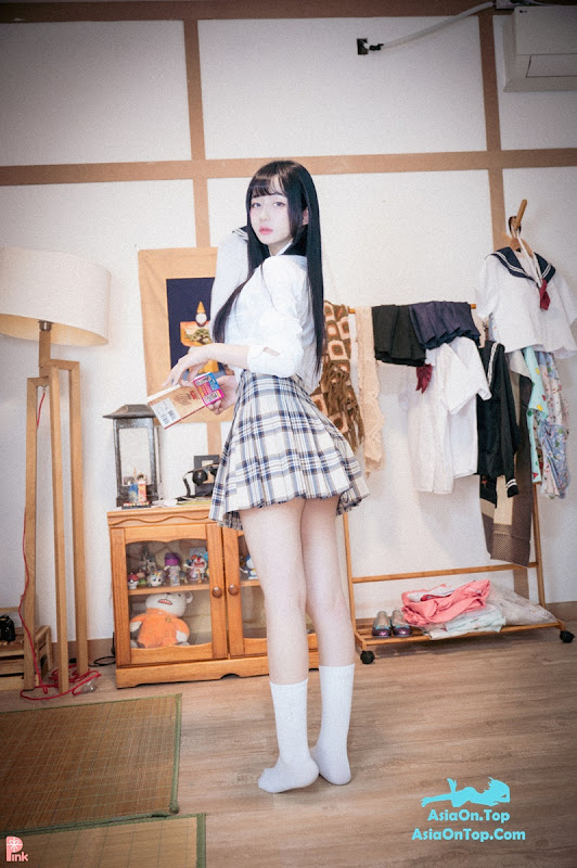 PINK Han Jina 한지나 – 지나의 교복 생활 Bright Ver