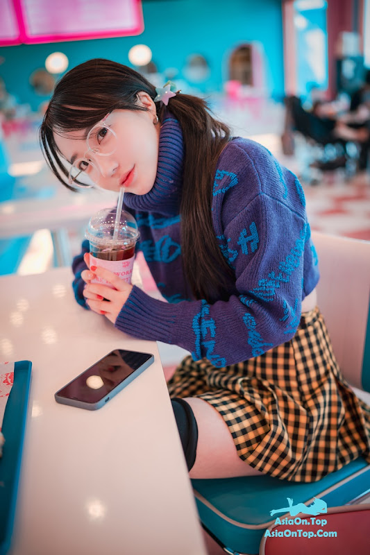 DJAWA Son Ye-Eun 손예은 – Early Spring Walk In March Vol.2 S.Ver A